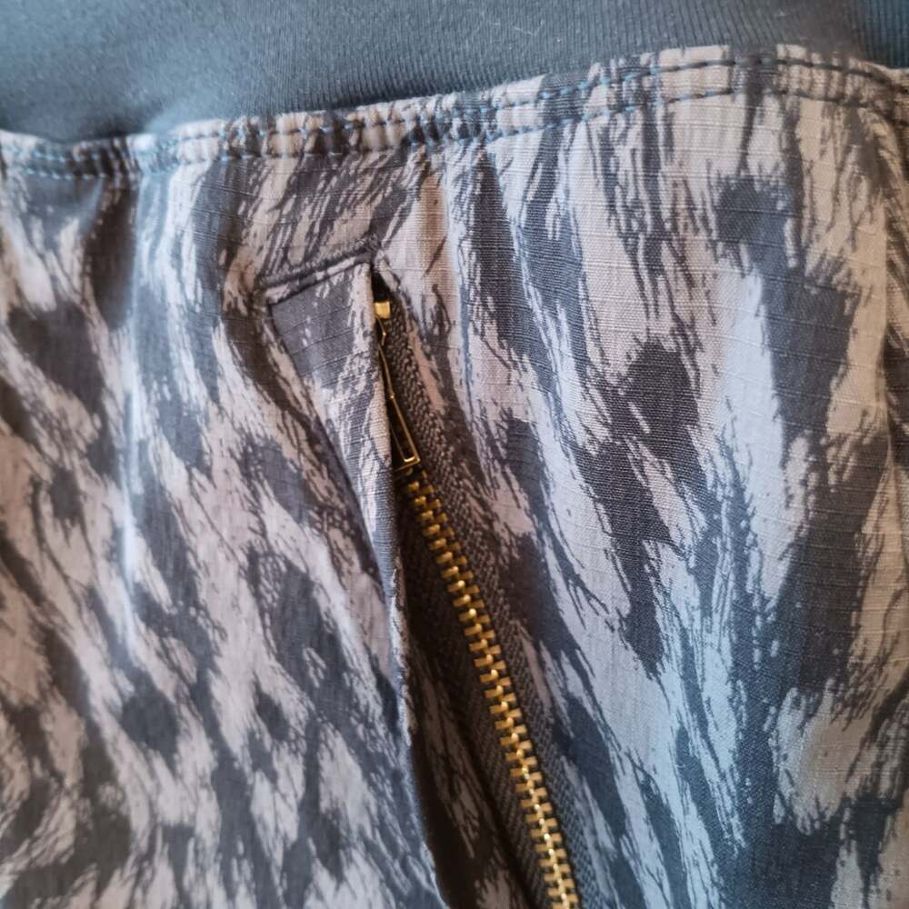 Athleta Women's Lynx Navy Trekkie North Printed Athletic Shorts Size 0 - Picture 6 of 11